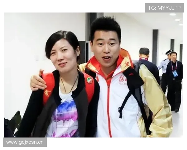 庞伟训练完回家直接睡车库，老婆说他比狗还准时