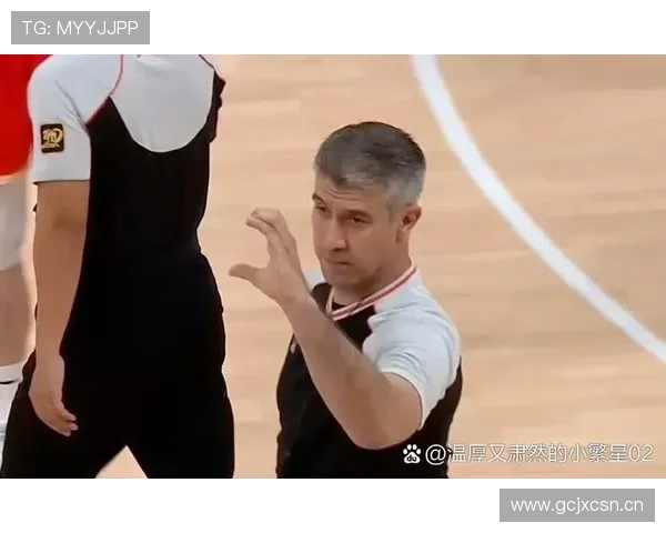 篮球裁判被球击中后,比赛如何处理 篮球裁判被球击中后,比赛如何处理