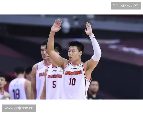 赵睿训练完直接打飞的去三亚吃椰子鸡，这日子过得跟顶流男星似的